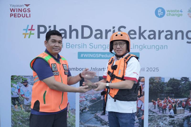 Yayasan WINGS Peduli Gelar Aksi Bersih Sungai Ciliwung untuk Peringati Hari Bumi
