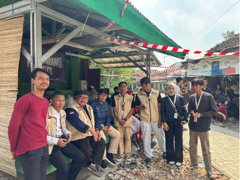 Wakil Rektor Dan Panitia Kkm Unbaja 2025 Memeriahkan Semarak Hut Ri Di Kelompok 13 Kelurahan Karundang Cipocokjaya Serang