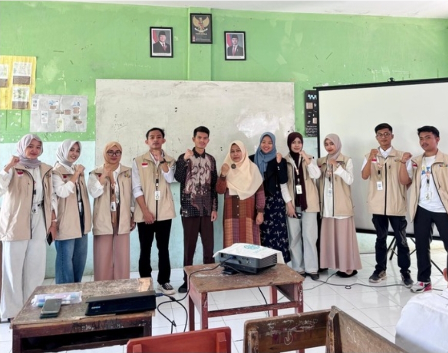 Bahaya Game online bagi generasi muda , KKM Kelompok 13 Kelurahan Karundang Universitas Banten Jaya Gelar Sosialisasi bahaya game online di SM Islam Daarul Yaqiin