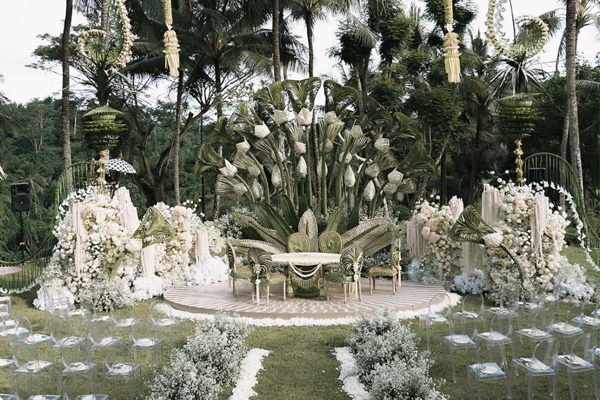 Dekorasi Pernikahan Luna & Maxime: Harmoni Alam dalam Balutan Anyaman Hijau yang Penuh Makna 