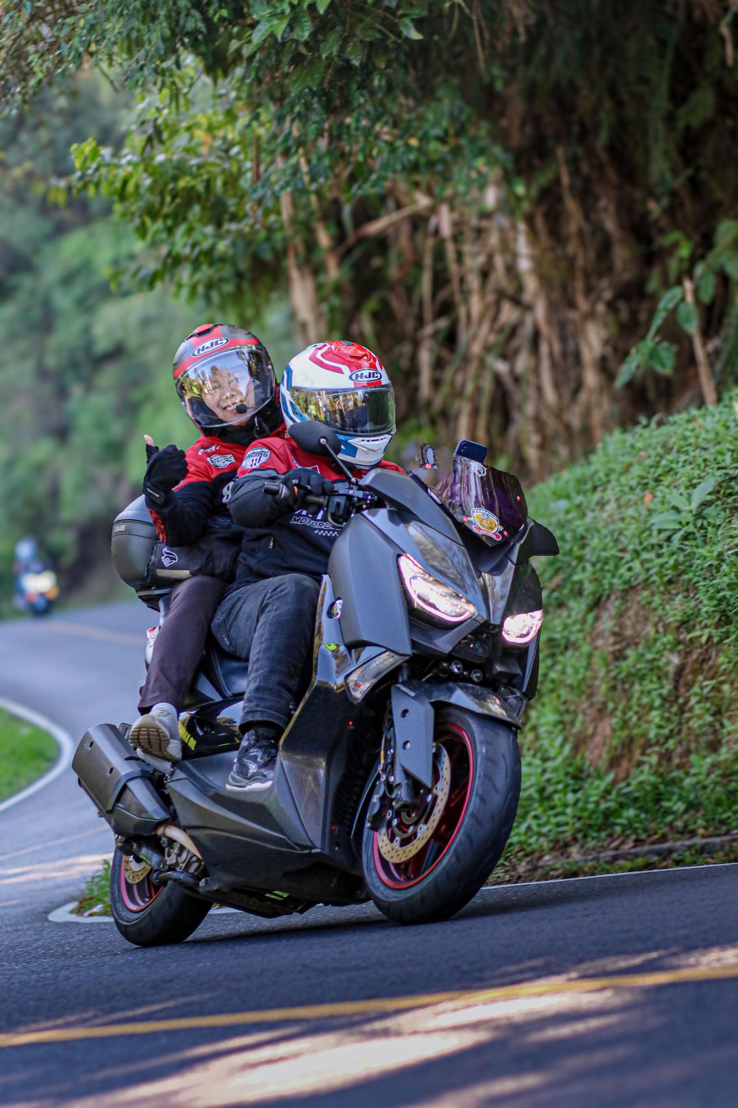 A Journey Full of Love: Catatan Perjalanan Touring Bersama Suami dan Sahabat